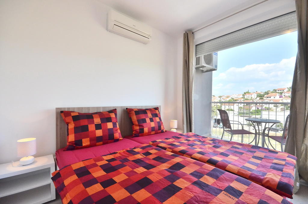 Bretia Apartments Sutivan Chambre photo